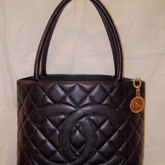 Chanel Caviar Quilted Leather Tote Large 24K GOLD Medallion Collection VINTAGE - Picture 2 of 16